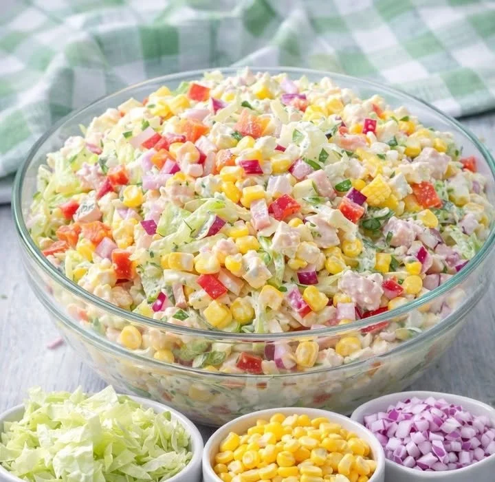 Bunter 5-Cup Salat mit frischem Gemüse und Dressing