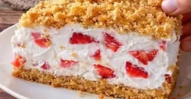 Erdbeerkuchen ohne Backen mit frischen Erdbeeren