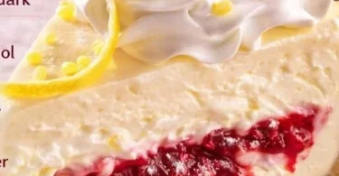 Himbeer Käsekuchen ohne Schnickschnack auf einem Teller