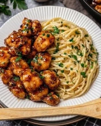 Honig-Knoblauch-Hähnchen mit cremigen Spaghetti