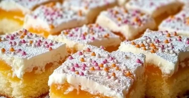 Kindertauglicher Blechkuchen ohne Waage, zubereitet mit 12 Esslöffeln.