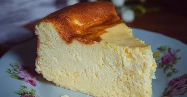 Leckerer Mascarpone-Quark-Kuchen mit frischem Obst