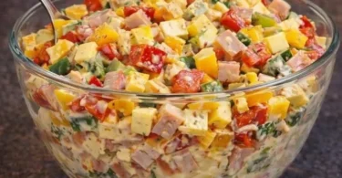 Leckerer Paprika-Gouda-Salat mit frischen Zutaten