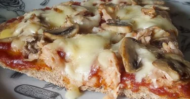 Schummelpizza mit frischen Zutaten und kreativem Belag