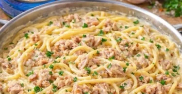 Vorschau von Thunfisch-Spaghetti mit frischen Zutaten und würziger Soße