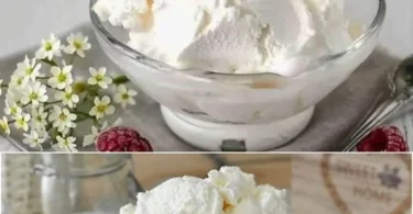 Schüssel mit 2 Minuten Joghurt-Eiscreme, die schnell und einfach zubereitet werden kann.