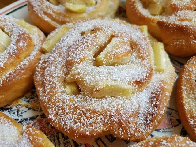 Apfel-Schnecken mit Zimt-Zucker wie aus der Bäckerei