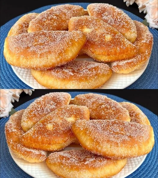 Frisch gebackene Apfeltaschen mit saftiger Apfelfüllung