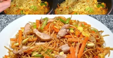 Aromatische chinesische gebratene Nudeln mit Hühnchen und Gemüse.