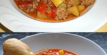 Bauernpfanne mit Hackfleisch und frischem Gemüse auf einem Teller serviert.