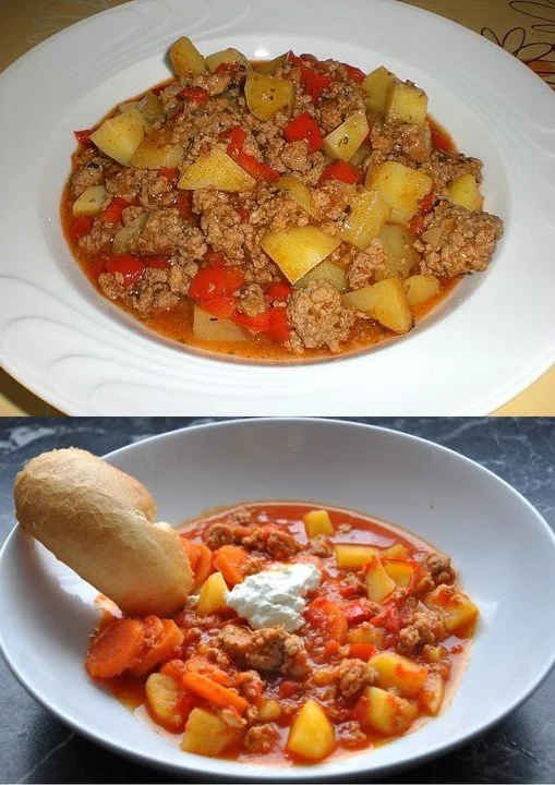 Bauernpfanne mit Hackfleisch und frischem Gemüse auf einem Teller serviert.