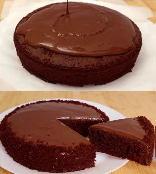 Blitzschneller Schokokuchen auf einem Teller