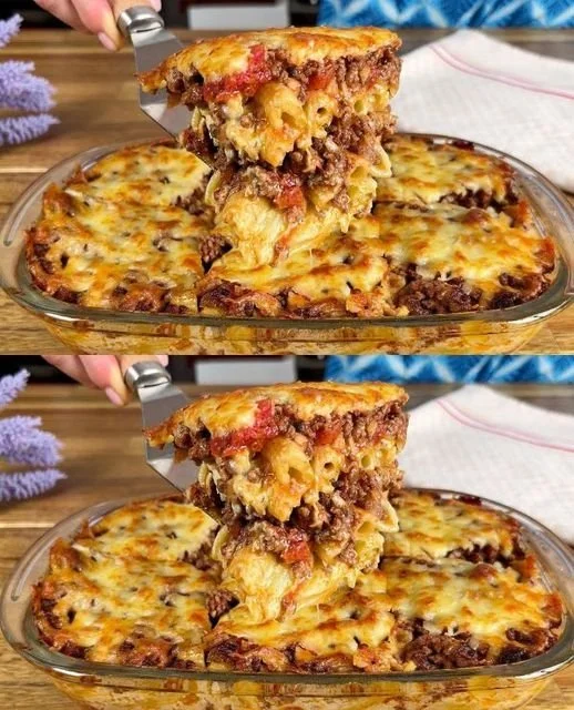 Leckere Macaroni-Casserole mit Hackfleisch aus dem Ofen