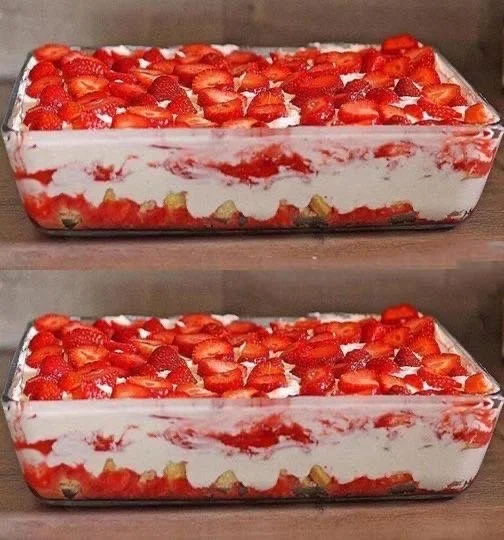 Leckeres Erdbeer Tiramisu mit frischen Erdbeeren und einer cremigen Schicht