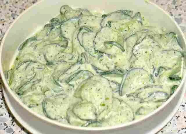 Gurkensalat mit Joghurt