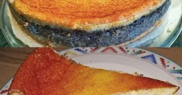 Leckerer Sauerrahmkuchen auf einem Teller serviert, perfektes Rezept für jeden Anlass