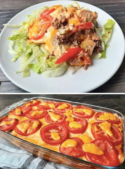 Überbackenes Hackfleisch mit Käse und frischen Tomaten auf einem Teller