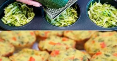 Frisch gebackene Zucchini-Muffins auf einem Teller.