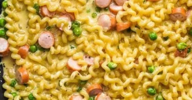 Schnelle Pasta mit Würstchen in 15 Minuten zubereitet