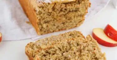 Leckerer Apfel-Haferkuchen ohne Zucker mit gesunden Zutaten