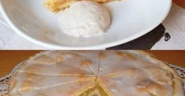 Berliner Apfelkuchen mit Äpfeln und Zimt auf einem Teller