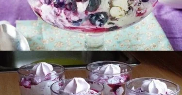 Leckeres Blaubeer-Dessert in einer Schüssel, garniert mit frischen Blaubeeren.
