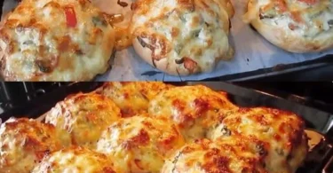 Gratinierte Hackfleischrollen auf einem Teller, appetitlich angerichtet.