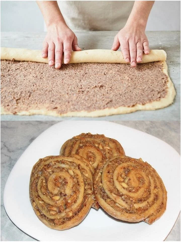 Leckere Großmutters Nussschnecken auf einem Teller, frisch gebacken.