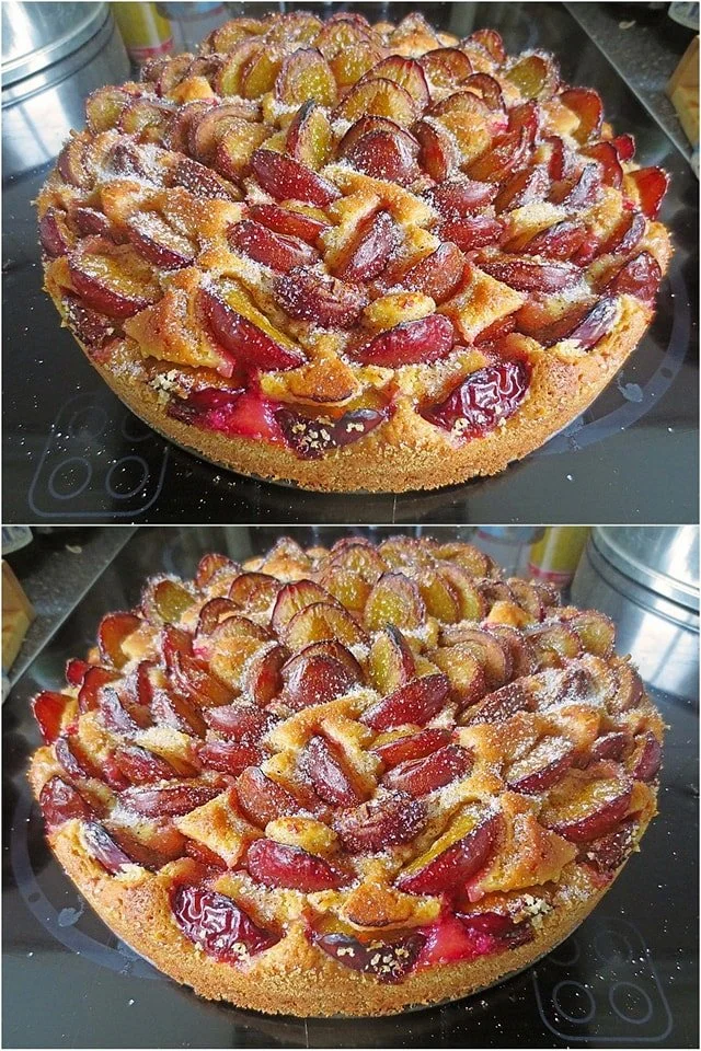Ein leckerer Pflaumenkuchen mit saftigen Pflaumen und knusprigem Teig.