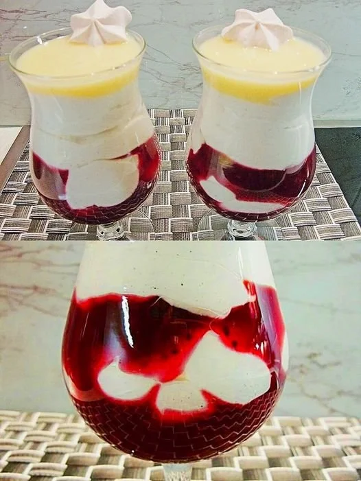 Schlamm Dessert mit Vanillepudding in einer Schüssel serviert