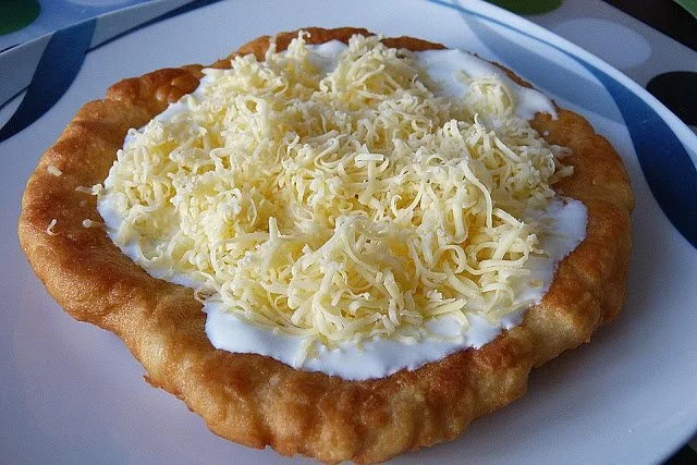 Ungarisches Langos mit Knoblauch
