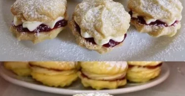 Leckere Wiener Plätzchen mit Zuckerguss und Nüssen auf einem Teller