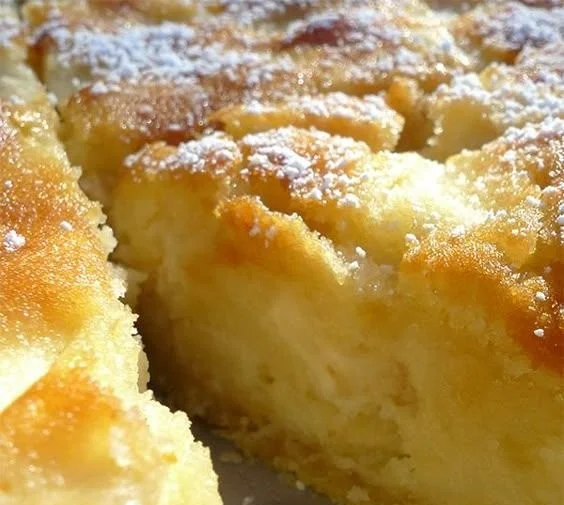 Saftiger Apfel Marzipan Kuchen, der perfekte Genuss für Naschkatzen.