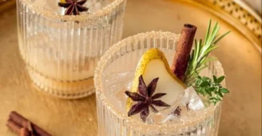 Alkoholfreier Birnen Cocktail mit frischen Birnen und Minze