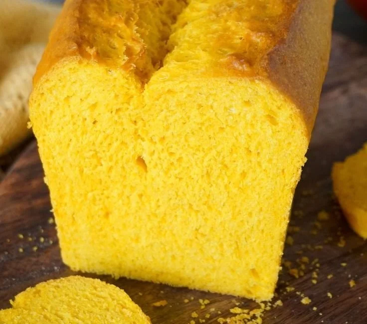 Ein einfaches Rezept für saftiges Kürbisbrot mit Zutaten und Anleitung.