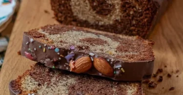 Leckerer Marmorkuchen für die Weihnachtszeit mit Schokolade und Vanille