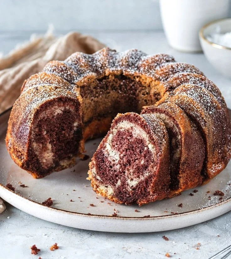 Saftiger Marmorkuchen mit Öl und Mineralwasser, perfekt für jede Feier.