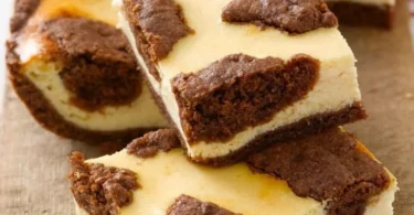 Russischer Vanille-Schoko-Zupfkuchen mit cremiger Textur und Schokogeschmack