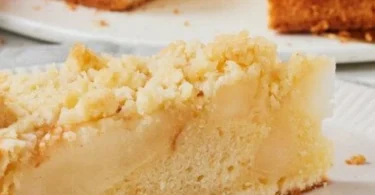 Saftiger Birnenkuchen mit frischen Birnen und einer goldenen Kruste