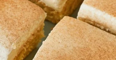 Schmandkuchen vom Blech nach Omas Art - ein köstlicher, luftiger Kuchen