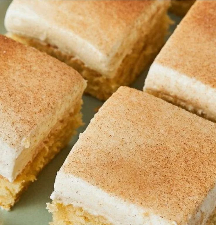 Schmandkuchen vom Blech nach Omas Art - ein köstlicher, luftiger Kuchen