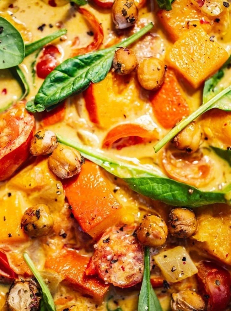 Spätsommerliches Tomaten-Kürbis-Curry mit Kichererbsen