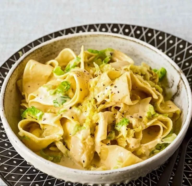 Tagliatelle mit Wirsing-Käse-Sauce, leckeres Pasta-Gericht